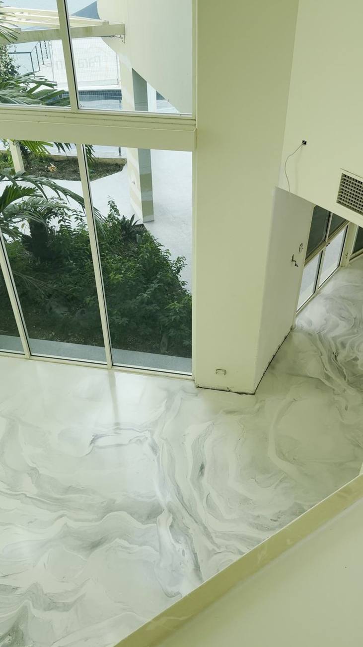 Pearl metallic floor detail
